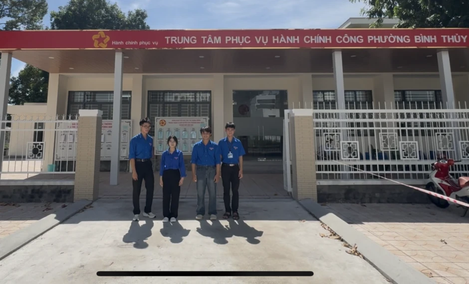 Nhóm sinh viên Cần Thơ sáng chế trợ lý dịch vụ công thông minh Nhóm sinh viên Cần Thơ sáng chế trợ lý dịch vụ công thông minh