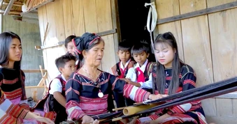 Những 'đại sứ nhí' kể chuyện làng bằng video sáng tạo