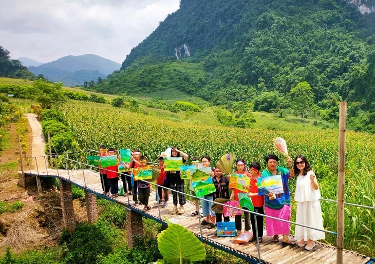 Những người lên núi gieo vui Những người lên núi gieo vui