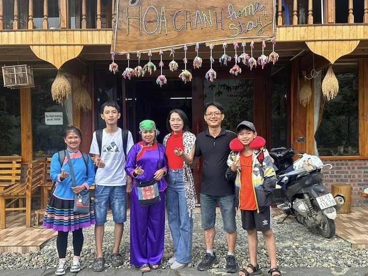 Những người phụ nữ nương nhau giữa ngàn mây Những người phụ nữ nương nhau giữa ngàn mây