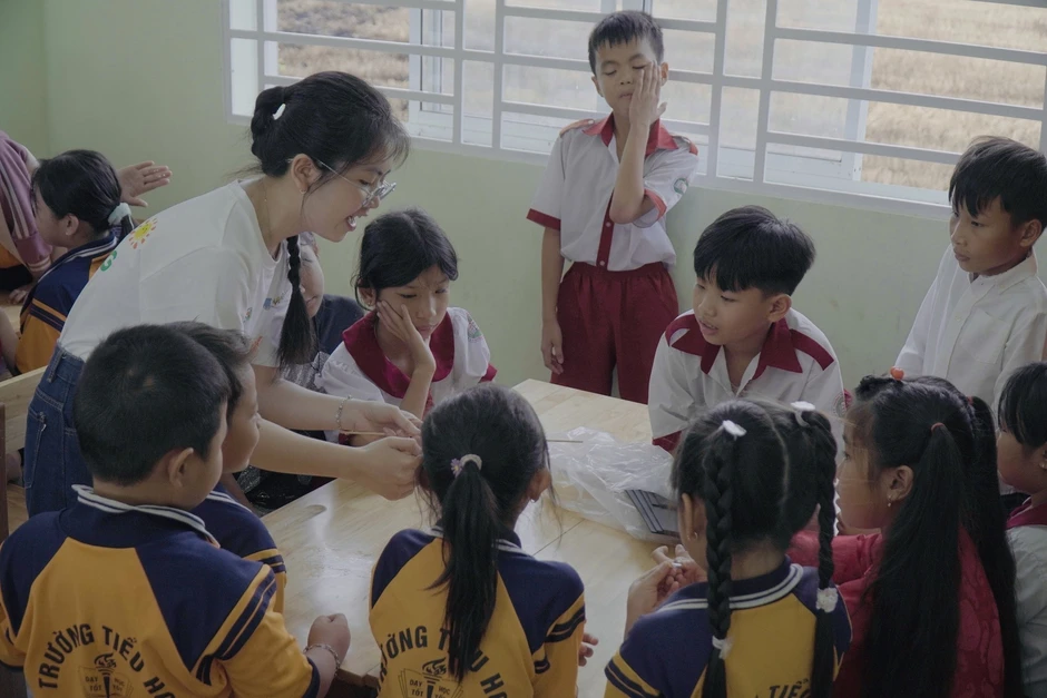 Những người trẻ đi gieo hy vọng cho học sinh nghèo Những người trẻ đi gieo hy vọng cho học sinh nghèo