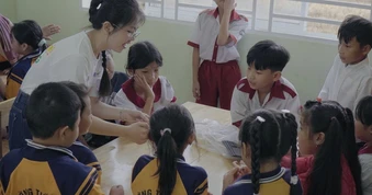 Những người trẻ đi gieo hy vọng cho học sinh nghèo