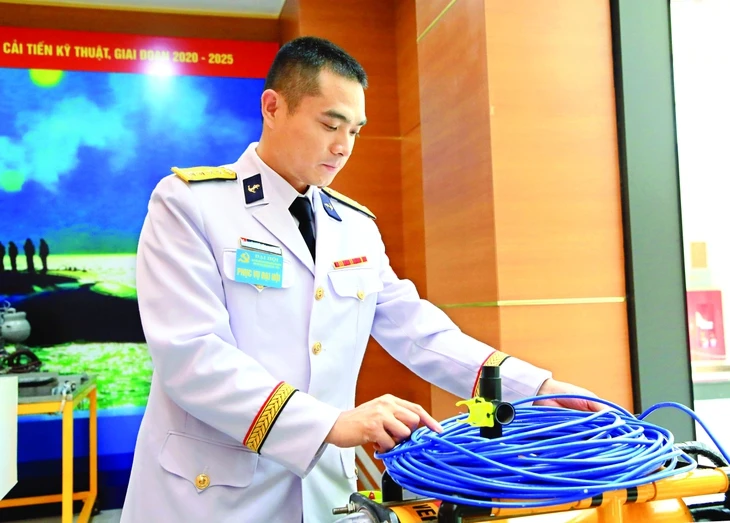 Những phút ‘cân não’ dưới biển sâu của sĩ quan tàu ngầm Kilo 636 Những phút ‘cân não’ dưới biển sâu của sĩ quan tàu ngầm Kilo 636
