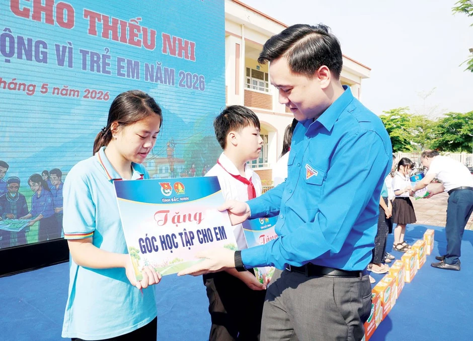 Những suất học bổng thắp sáng ước mơ đến trường Những suất học bổng thắp sáng ước mơ đến trường