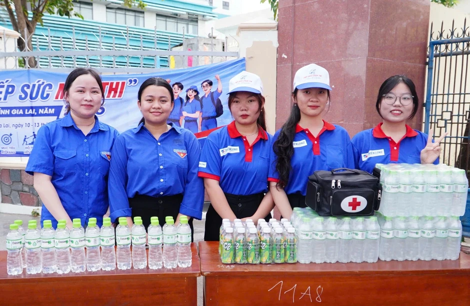 Những 'trạm y tế mini' ở điểm thi tốt nghiệp THPT Những 'trạm y tế mini' ở điểm thi tốt nghiệp THPT