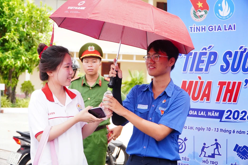 Những 'trạm y tế mini' ở điểm thi tốt nghiệp THPT Những 'trạm y tế mini' ở điểm thi tốt nghiệp THPT