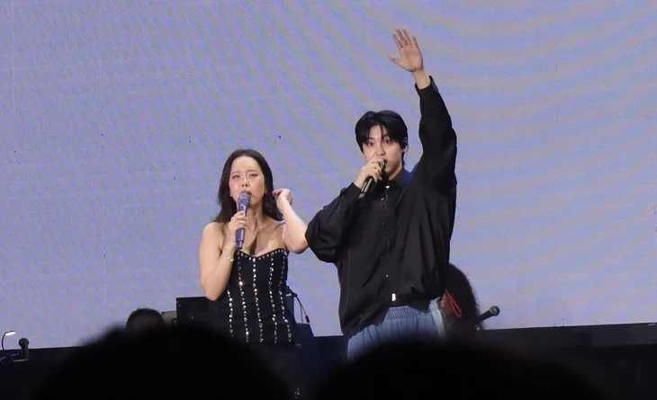 'Nữ hoàng nhạc phim' Baek Ji Young bắn nốt cao, xúc động trước tình cảm khán giả Việt