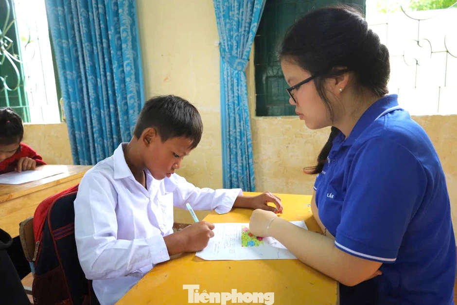 Nữ sinh 5 tốt biến ngoại ngữ thành cầu nối hội nhập Nữ sinh 5 tốt biến ngoại ngữ thành cầu nối hội nhập