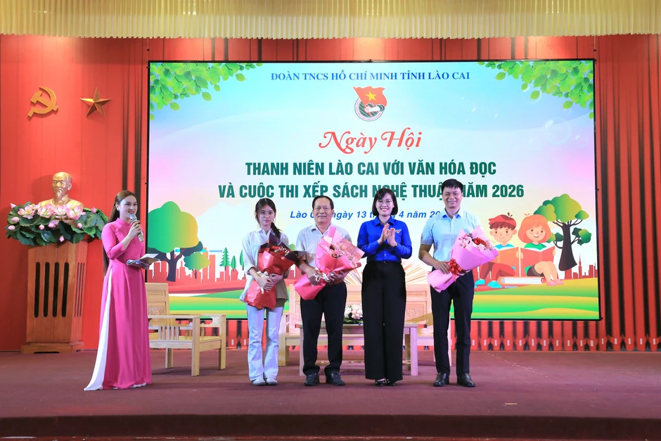 Nữ sinh giải Nhất quốc gia môn Ngữ văn tiết lộ 'bí kíp' đọc sách hiệu quả Nữ sinh giải Nhất quốc gia môn Ngữ văn tiết lộ 'bí kíp' đọc sách hiệu quả
