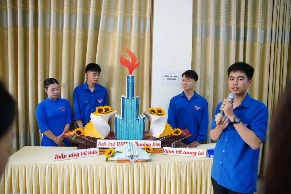 Nữ sinh giải Nhất quốc gia môn Ngữ văn tiết lộ 'bí kíp' đọc sách hiệu quả Nữ sinh giải Nhất quốc gia môn Ngữ văn tiết lộ 'bí kíp' đọc sách hiệu quả