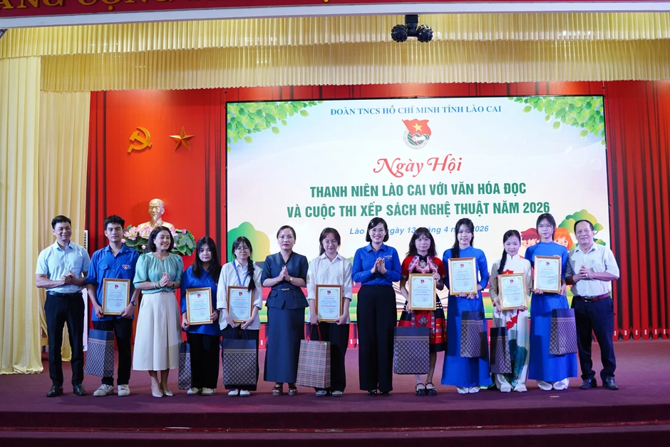 Nữ sinh giải Nhất quốc gia môn Ngữ văn tiết lộ 'bí kíp' đọc sách hiệu quả Nữ sinh giải Nhất quốc gia môn Ngữ văn tiết lộ 'bí kíp' đọc sách hiệu quả