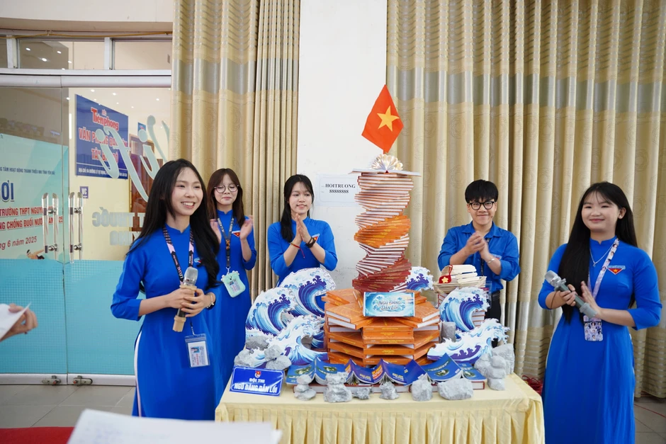 Nữ sinh giải Nhất quốc gia môn Ngữ văn tiết lộ 'bí kíp' đọc sách hiệu quả Nữ sinh giải Nhất quốc gia môn Ngữ văn tiết lộ 'bí kíp' đọc sách hiệu quả