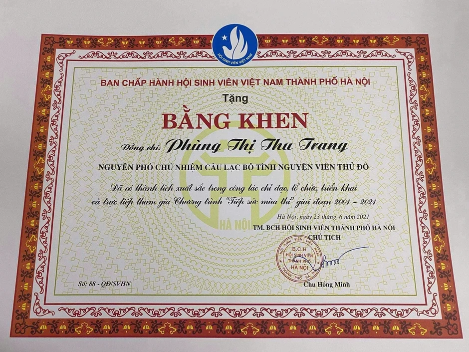 Nữ thủ lĩnh Sinh viên tình nguyện Tiếp sức mùa thi và tình huống hy hữu Nữ thủ lĩnh Sinh viên tình nguyện Tiếp sức mùa thi và tình huống hy hữu