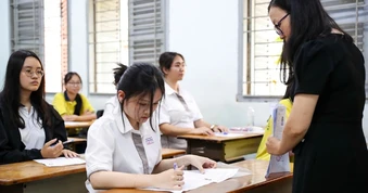 Ôn thi tốt nghiệp THPT: Thủ khoa Bách khoa ghi chép kiểu này để nhớ lâu