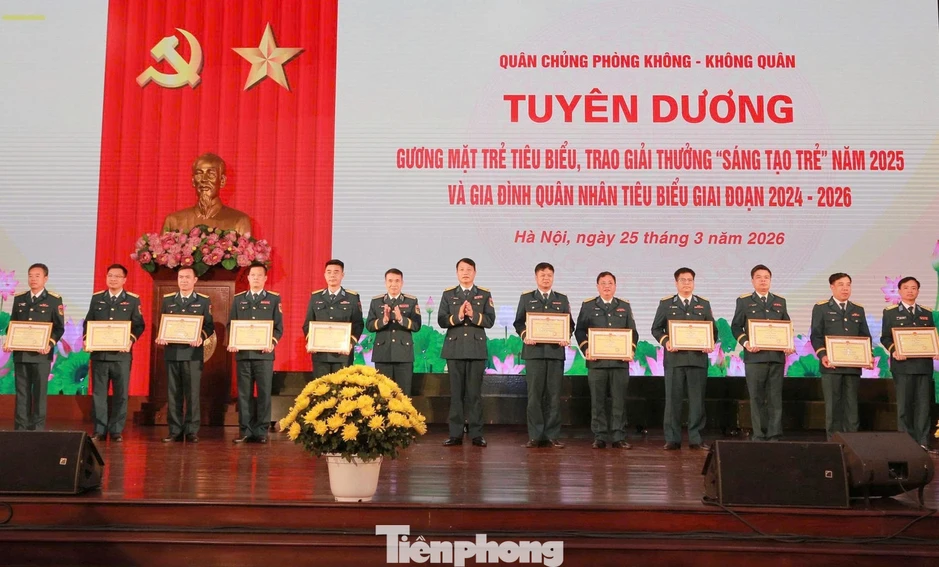 Quân chủng Phòng không - Không quân vinh danh điển hình trẻ và gia đình quân nhân tiêu biểu Quân chủng Phòng không - Không quân vinh danh điển hình trẻ và gia đình quân nhân tiêu biểu