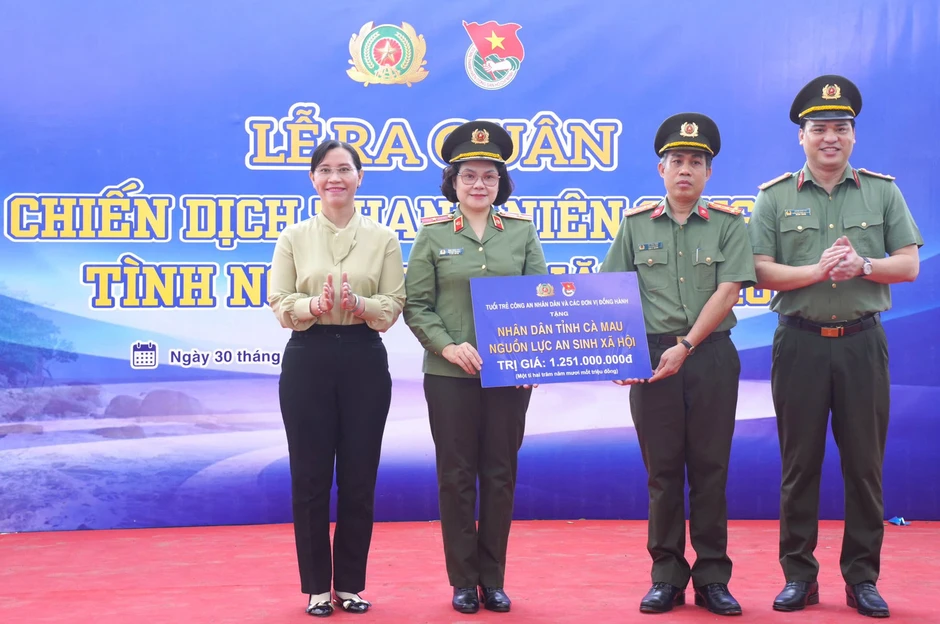 Ra mắt 6 đội hình thanh niên Công an tình nguyện hè năm 2026 Ra mắt 6 đội hình thanh niên Công an tình nguyện hè năm 2026