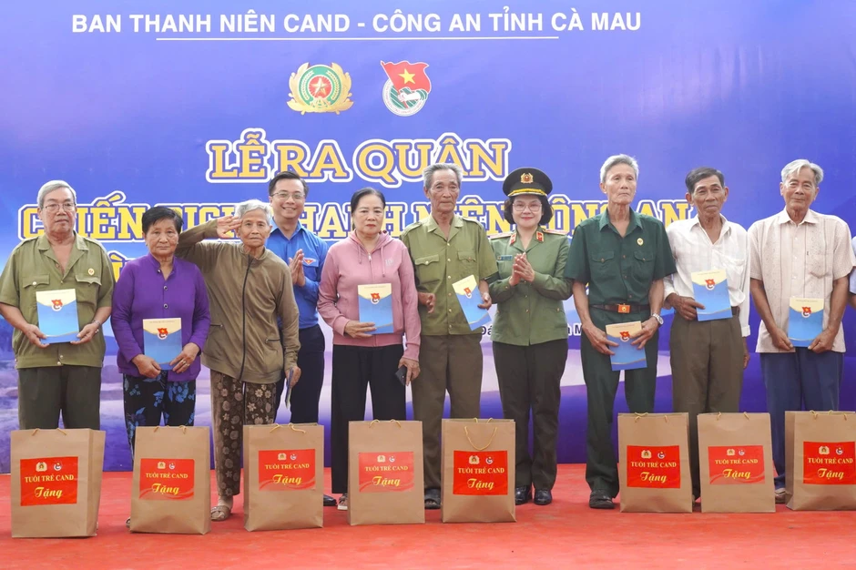 Ra mắt 6 đội hình thanh niên Công an tình nguyện hè năm 2026 Ra mắt 6 đội hình thanh niên Công an tình nguyện hè năm 2026