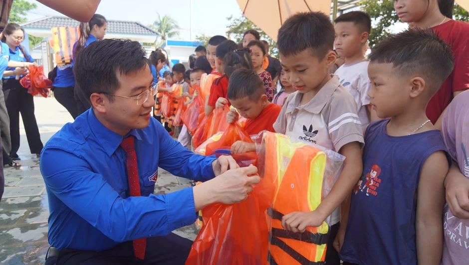 Ra quân chiến dịch tình nguyện hè tại chiến khu Ngọc Trạo Ra quân chiến dịch tình nguyện hè tại chiến khu Ngọc Trạo