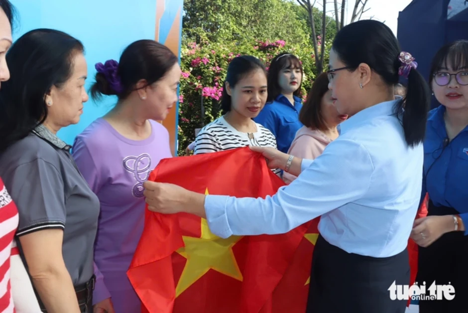 Ra quân Tháng thanh niên 2026, gen Z TP.HCM khơi thông rạch, tiếp sức công nhân Ra quân Tháng thanh niên 2026, gen Z TP.HCM khơi thông rạch, tiếp sức công nhân