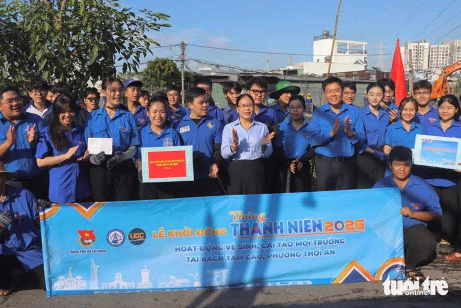 Ra quân Tháng thanh niên 2026, gen Z TP.HCM khơi thông rạch, tiếp sức công nhân Ra quân Tháng thanh niên 2026, gen Z TP.HCM khơi thông rạch, tiếp sức công nhân