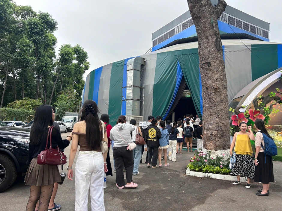 Rạp xiếc Công viên Gia Định có gì mà người dân xếp hàng dài đến xem? Rạp xiếc Công viên Gia Định có gì mà người dân xếp hàng dài đến xem?