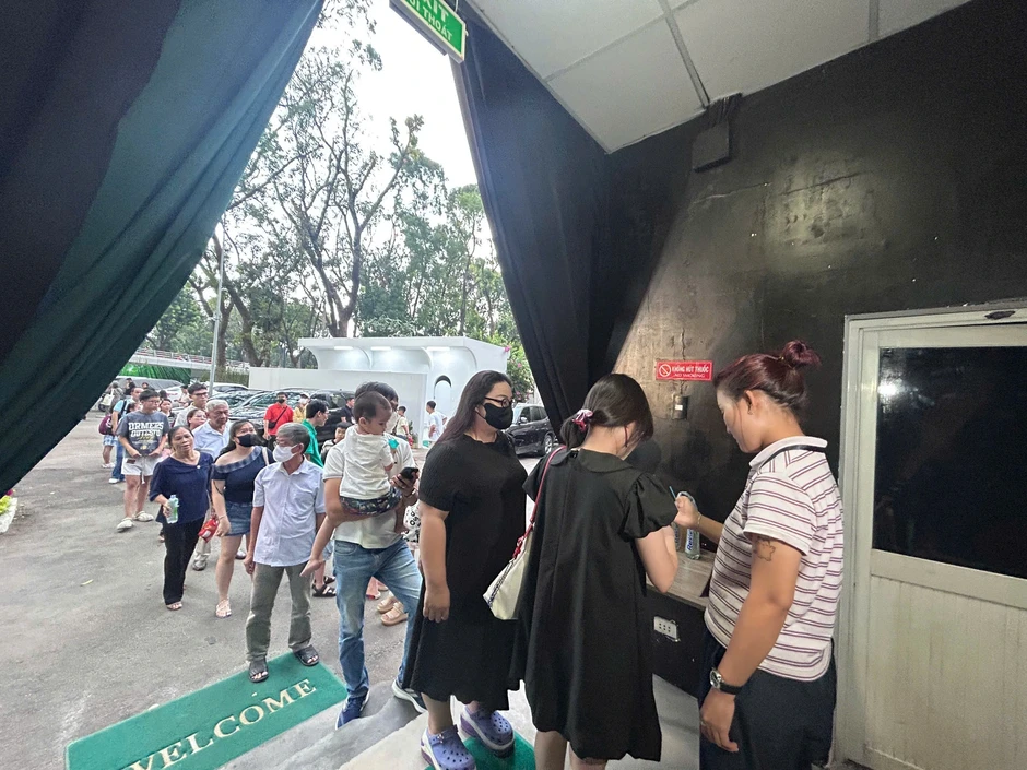 Rạp xiếc Công viên Gia Định có gì mà người dân xếp hàng dài đến xem? Rạp xiếc Công viên Gia Định có gì mà người dân xếp hàng dài đến xem?