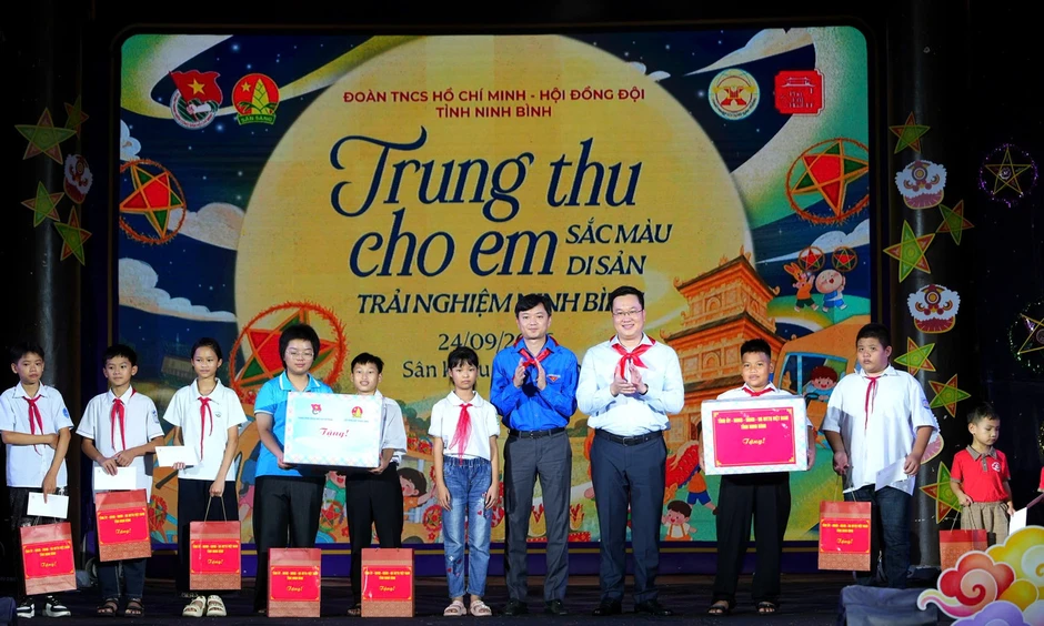 Rộn ràng 'Trung thu cho em – Sắc màu di sản – Trải nghiệm Ninh Bình' Rộn ràng 'Trung thu cho em – Sắc màu di sản – Trải nghiệm Ninh Bình'