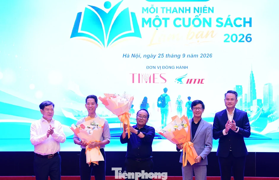 Sách vẫn là chìa khóa vạn năng của người trẻ trong kỷ nguyên AI Sách vẫn là chìa khóa vạn năng của người trẻ trong kỷ nguyên AI