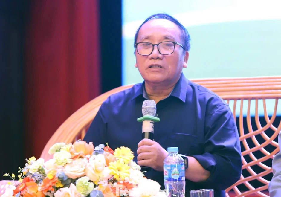 Sách vẫn là chìa khóa vạn năng của người trẻ trong kỷ nguyên AI Sách vẫn là chìa khóa vạn năng của người trẻ trong kỷ nguyên AI