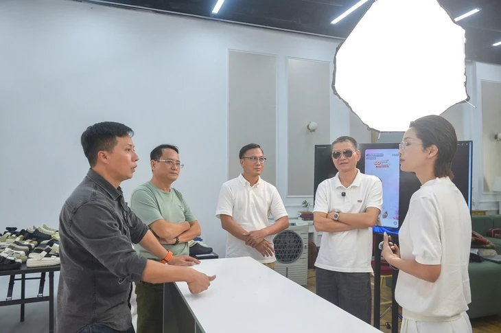 Sẵn sàng cho Mega livestream ‘Tiếp sức hoa mặt trời’: Để mỗi đơn hàng sẻ chia yêu thương