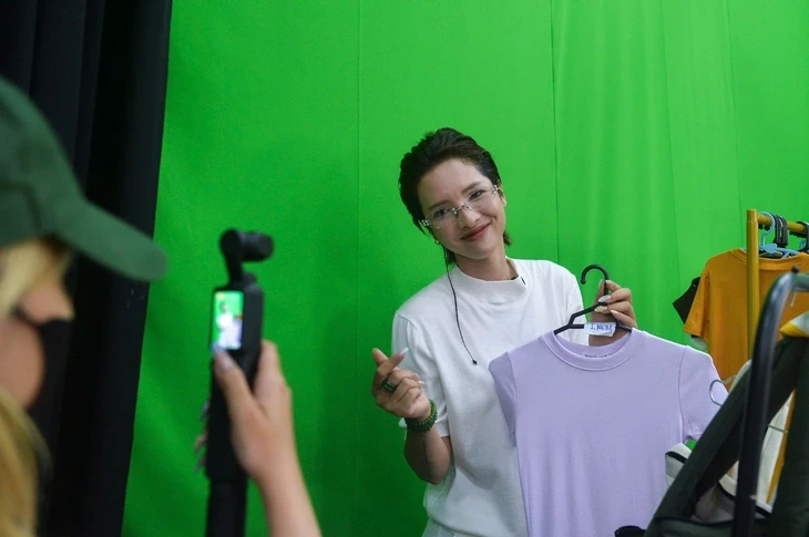 Sẵn sàng cho Mega livestream ‘Tiếp sức hoa mặt trời’: Để mỗi đơn hàng sẻ chia yêu thương