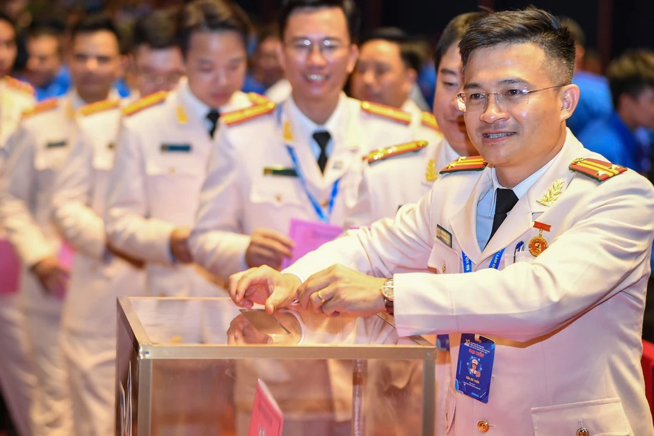 Sáng nay, diễn ra phiên trọng thể Đại hội Đoàn toàn quốc lần thứ XIII Sáng nay, diễn ra phiên trọng thể Đại hội Đoàn toàn quốc lần thứ XIII