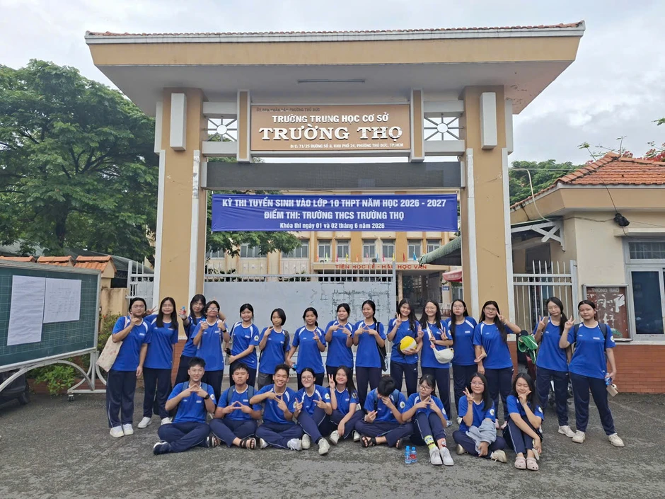 Sát giờ đóng cổng thi lớp 10, cả điểm thi cuống cuồng vì điều này… Sát giờ đóng cổng thi lớp 10, cả điểm thi cuống cuồng vì điều này…