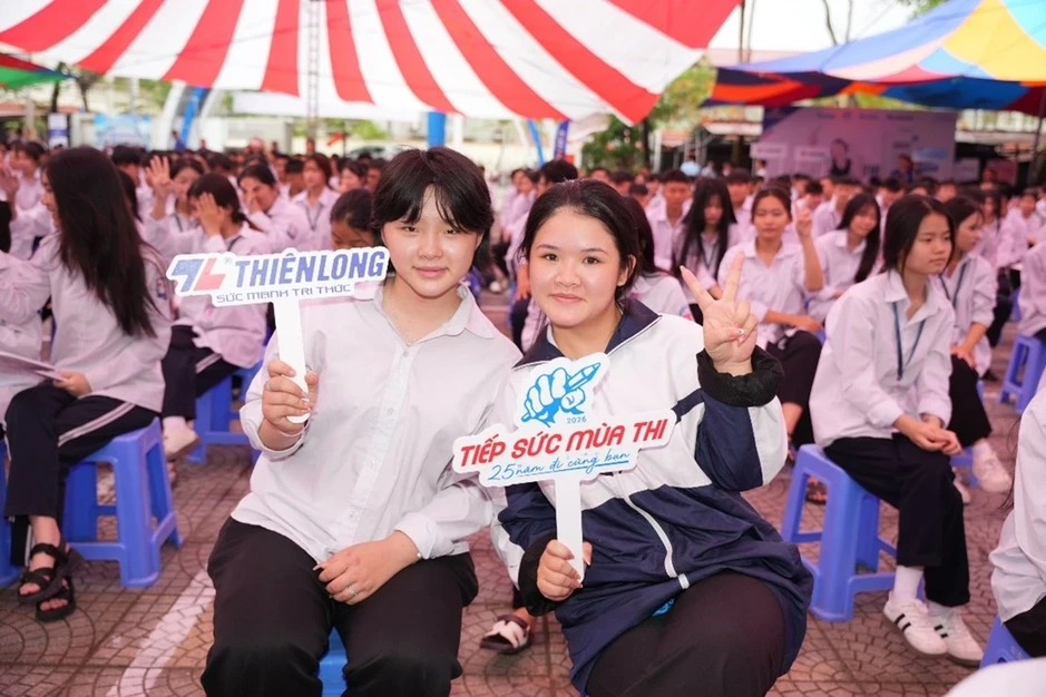 School Tour - Trạm tiếp sức tinh thần cho thí sinh thi tốt nghiệp THPT School Tour - Trạm tiếp sức tinh thần cho thí sinh thi tốt nghiệp THPT