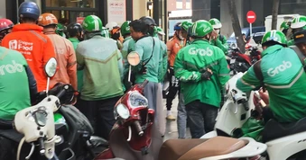 Shipper chật vật khi giá xăng tăng