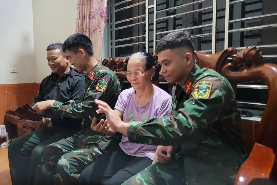 Sĩ quan trẻ Quân khu 3 đề xuất ‘dân vận số’ và ‘trạm số xanh’ Sĩ quan trẻ Quân khu 3 đề xuất ‘dân vận số’ và ‘trạm số xanh’