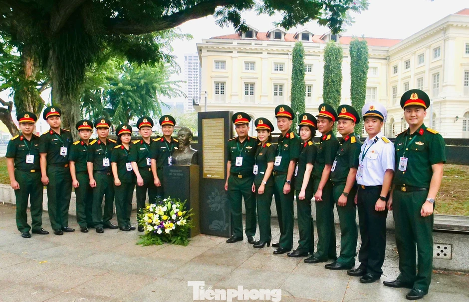 Sĩ quan trẻ Việt Nam khám phá tổ hợp trường bắn đa nhiệm tại Singapore Sĩ quan trẻ Việt Nam khám phá tổ hợp trường bắn đa nhiệm tại Singapore
