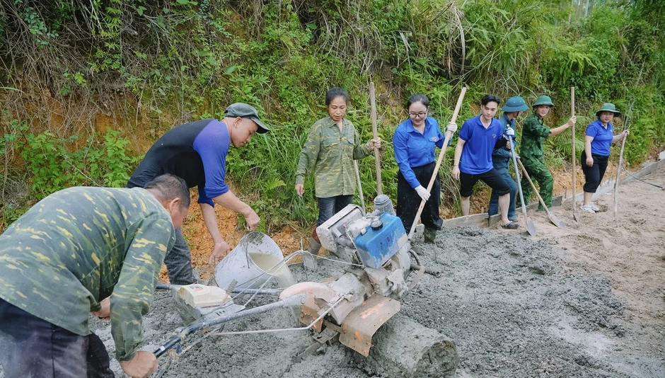 Sinh viên Bắc Ninh viết tiếp chuyện đẹp nơi biên giới