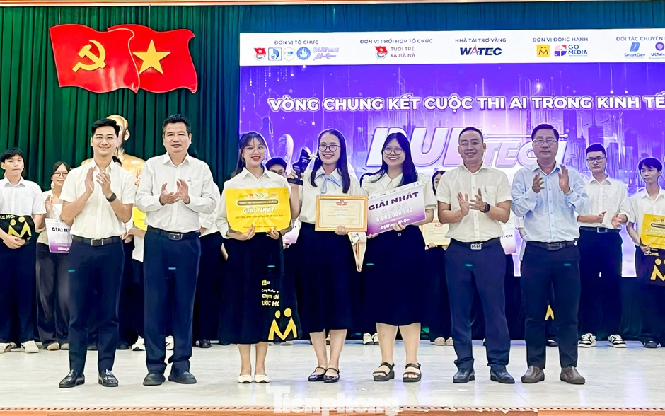 Sinh viên Đà Nẵng ứng dụng AI xây dựng thôn, xã thông minh Sinh viên Đà Nẵng ứng dụng AI xây dựng thôn, xã thông minh