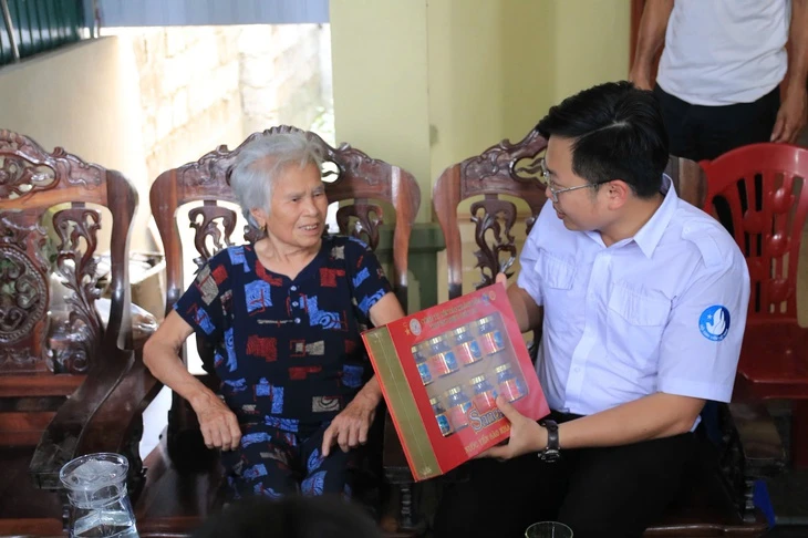 Sinh viên TP.HCM về thăm các di tích lịch sử ở Nghệ An Sinh viên TP.HCM về thăm các di tích lịch sử ở Nghệ An