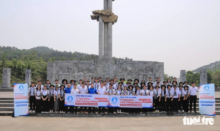 Sinh viên TP.HCM về thăm các di tích lịch sử ở Nghệ An Sinh viên TP.HCM về thăm các di tích lịch sử ở Nghệ An