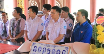 Sinh viên TP.HCM về thăm các di tích lịch sử ở Nghệ An