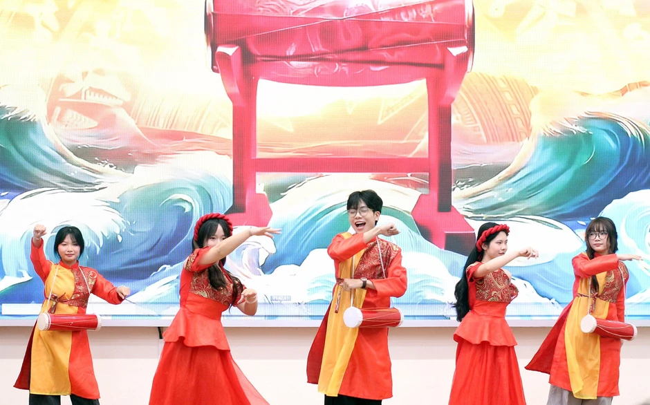 Sinh viên Việt hào hứng trải nghiệm văn hóa, tranh tài 'Tiếng Hán muôn màu' Sinh viên Việt hào hứng trải nghiệm văn hóa, tranh tài 'Tiếng Hán muôn màu'