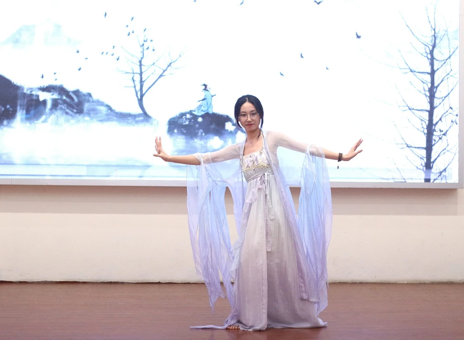 Sinh viên Việt hào hứng trải nghiệm văn hóa, tranh tài 'Tiếng Hán muôn màu' Sinh viên Việt hào hứng trải nghiệm văn hóa, tranh tài 'Tiếng Hán muôn màu'