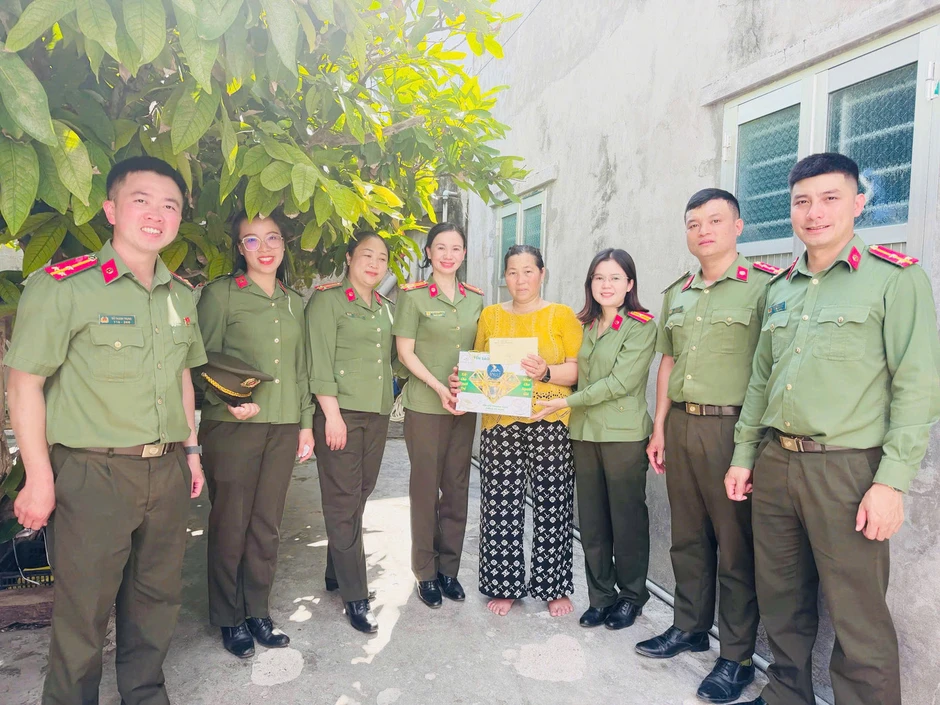 Sôi nổi các hoạt động tình nguyện trên đặc khu Phú Quý Sôi nổi các hoạt động tình nguyện trên đặc khu Phú Quý