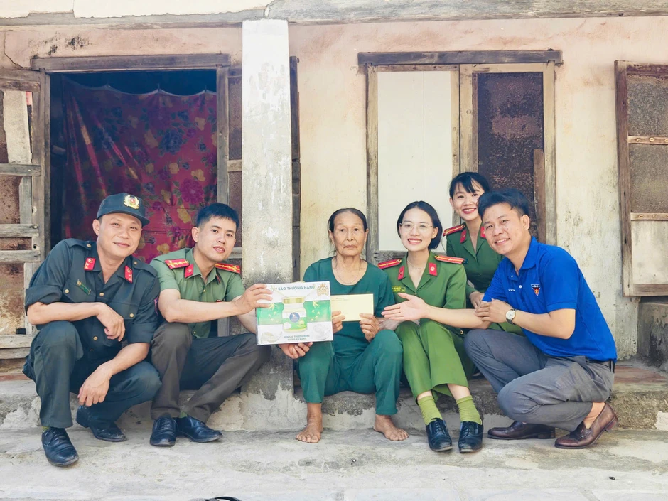 Sôi nổi các hoạt động tình nguyện trên đặc khu Phú Quý Sôi nổi các hoạt động tình nguyện trên đặc khu Phú Quý