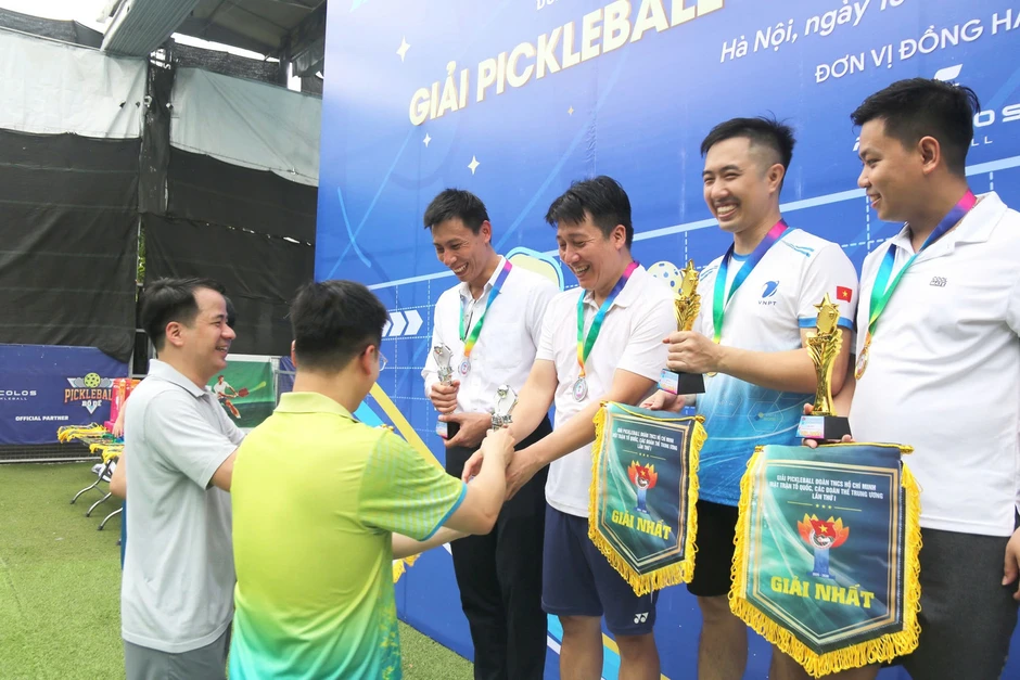 Sôi nổi giải pickleball thanh niên 'Đại đoàn kết' Sôi nổi giải pickleball thanh niên 'Đại đoàn kết'