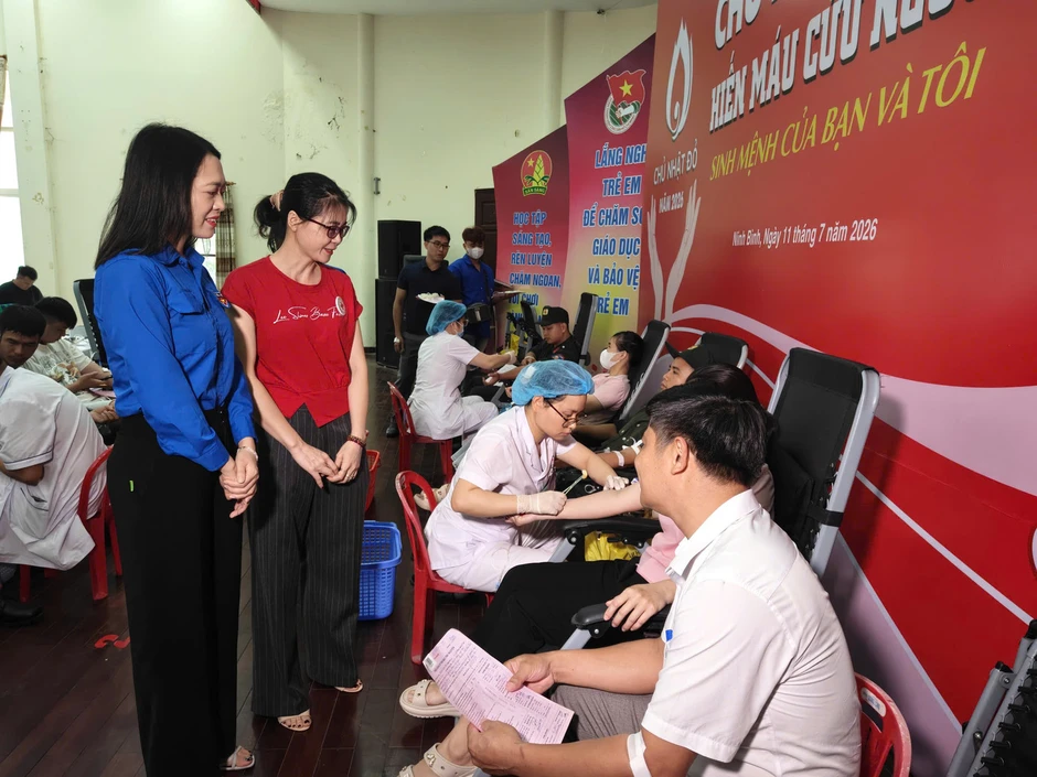Sôi nổi ngày hội hiến máu Chủ Nhật Đỏ tại Ninh Bình Sôi nổi ngày hội hiến máu Chủ Nhật Đỏ tại Ninh Bình