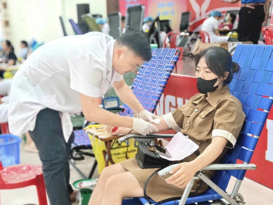 Sôi nổi ngày hội hiến máu Chủ Nhật Đỏ tại Ninh Bình Sôi nổi ngày hội hiến máu Chủ Nhật Đỏ tại Ninh Bình