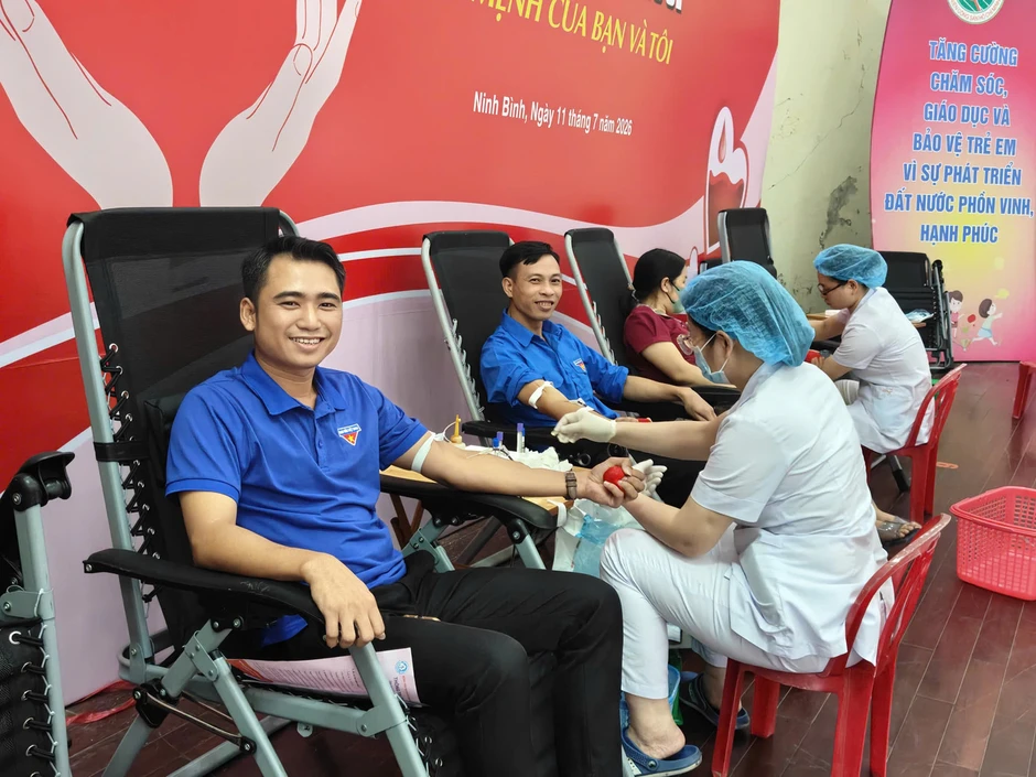 Sôi nổi ngày hội hiến máu Chủ Nhật Đỏ tại Ninh Bình Sôi nổi ngày hội hiến máu Chủ Nhật Đỏ tại Ninh Bình